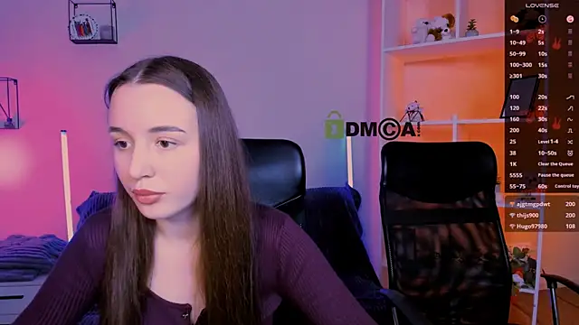 Snapshot of leslie_bird chatting on 11.24.25 leslie bird online show from 11.24.25