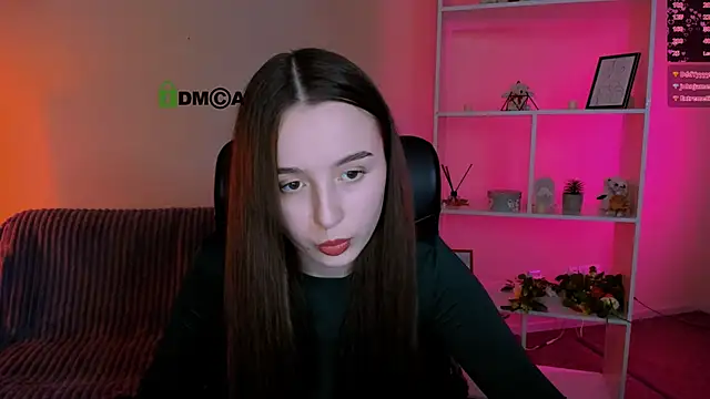 Snapshot of leslie_bird chatting on 11.28.25 leslie bird online show from 11.28.25