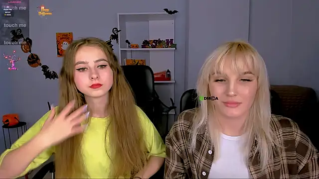 Snapshot of rebecca_smile chatting on 10.31.25 rebecca smile online show from 10.31.25