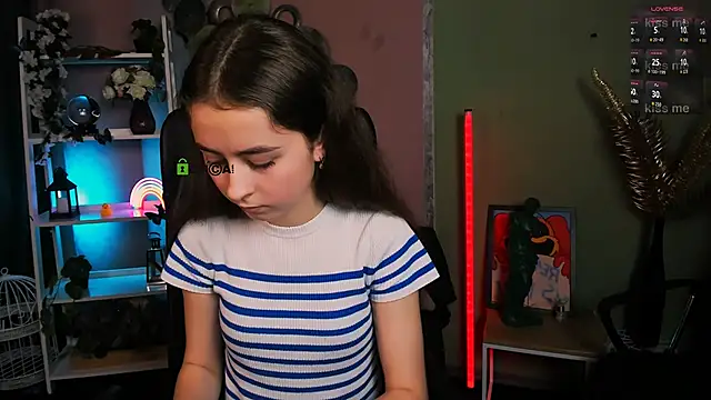 Snapshot of rebecca_smile chatting on 11.30.25 rebecca smile online show from 11.30.25