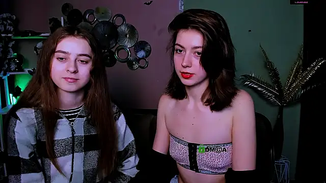 Snapshot of rebecca_smile chatting on 12.16.25 rebecca smile online show from 12.16.25