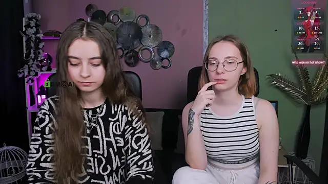 Snapshot of rebecca_smile chatting on 12.21.25 rebecca smile online show from 12.21.25