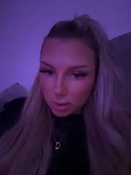 Snapshot of blondeeee chatting on 05.02.26 blondeeee online show from 05.02.26