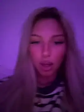 Snapshot of blondeeee chatting on 05.04.26 blondeeee online show from 05.04.26