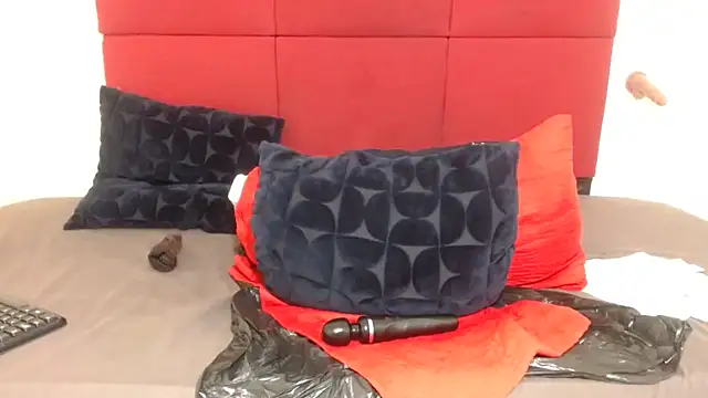 CurvyQueenx2 online show from 05.09.26
