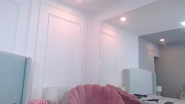 Snapshot of ChantalGarner chatting on 10.24.25 ChantalGarner online show from 10.24.25