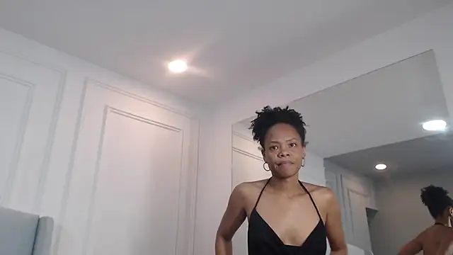 Snapshot of ChantalGarner chatting on 10.27.25 ChantalGarner online show from 10.27.25