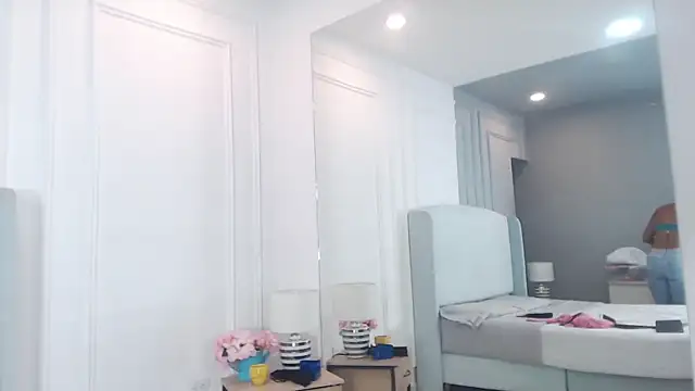 Snapshot of ChantalGarner chatting on 12.17.25 ChantalGarner online show from 12.17.25