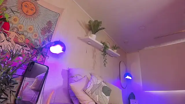 Snapshot of Violeta_dh chatting on 10.30.25 Violeta dh online show from 10.30.25