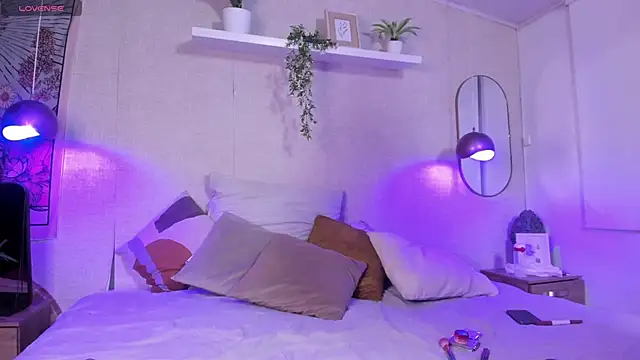 Snapshot of Violeta_dh chatting on 12.17.25 Violeta dh online show from 12.17.25