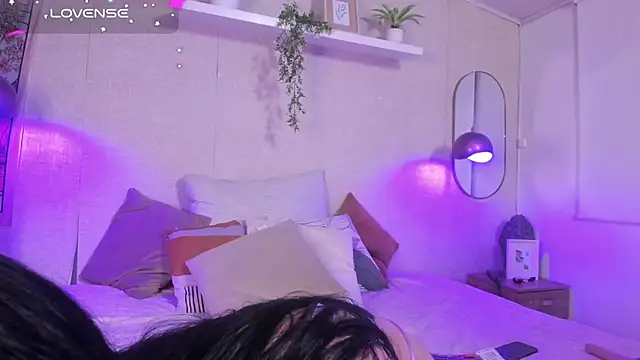 Snapshot of Violeta_dh chatting on 12.19.25 Violeta dh online show from 12.19.25