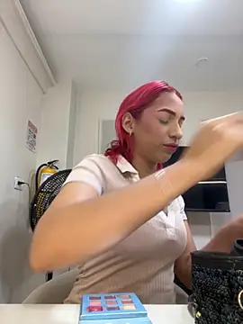 Snapshot of theladymonserrateshow chatting on 11.05.25 theladymonserrateshow online show from 11.05.25