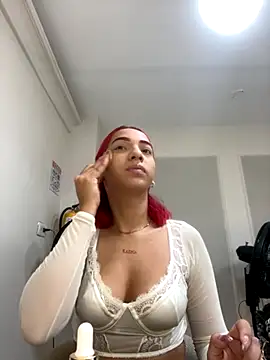 Snapshot of theladymonserrateshow chatting on 11.06.25 theladymonserrateshow online show from 11.06.25