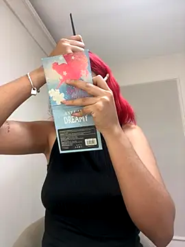 Snapshot of theladymonserrateshow chatting on 11.11.25 theladymonserrateshow online show from 11.11.25