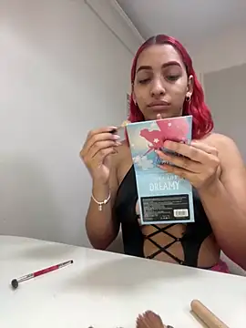 Snapshot of theladymonserrateshow chatting on 11.12.25 theladymonserrateshow online show from 11.12.25