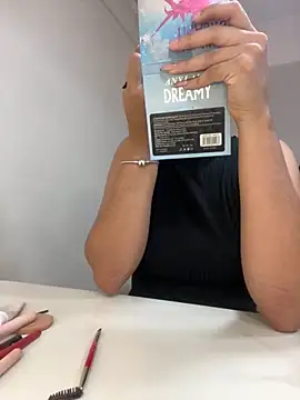 Snapshot of theladymonserrateshow chatting on 11.17.25 theladymonserrateshow online show from 11.17.25