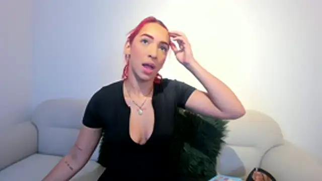 Snapshot of theladymonserrateshow chatting on 11.18.25 theladymonserrateshow online show from 11.18.25