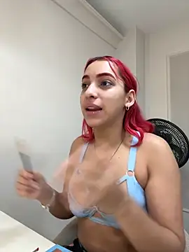 Snapshot of theladymonserrateshow chatting on 11.19.25 theladymonserrateshow online show from 11.19.25