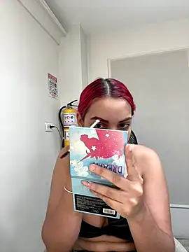 Snapshot of theladymonserrateshow chatting on 11.20.25 theladymonserrateshow online show from 11.20.25