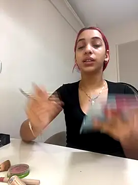 Snapshot of theladymonserrateshow chatting on 11.21.25 theladymonserrateshow online show from 11.21.25