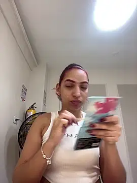 Snapshot of theladymonserrateshow chatting on 02.06.26 theladymonserrateshow online show from 02.06.26