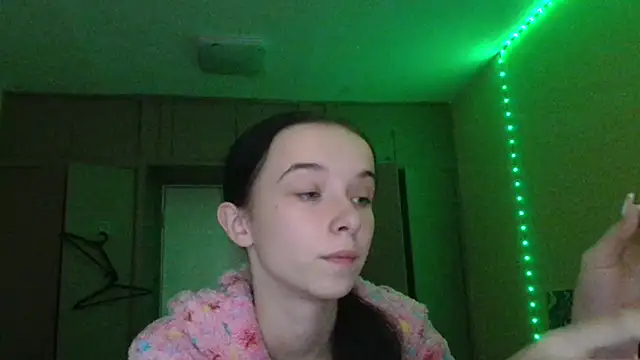 Emilia Light online show from 10.10.25