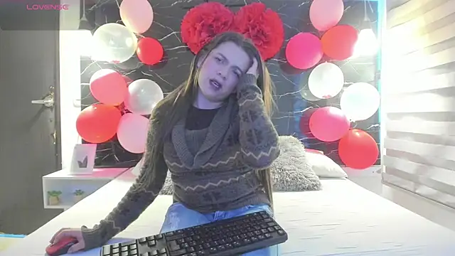 Snapshot of ZOE_LE chatting on 02.21.26 ZOE LE online show from 02.21.26