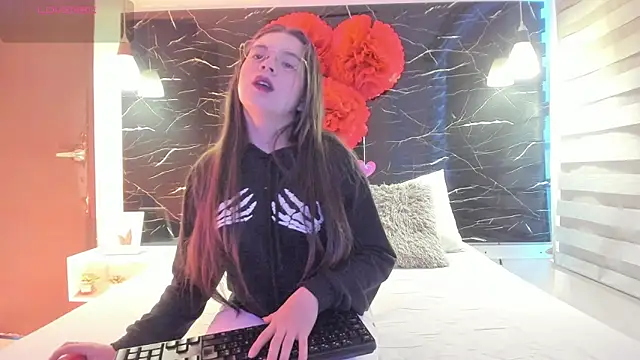 Snapshot of ZOE_LE chatting on 02.27.26 ZOE LE online show from 02.27.26