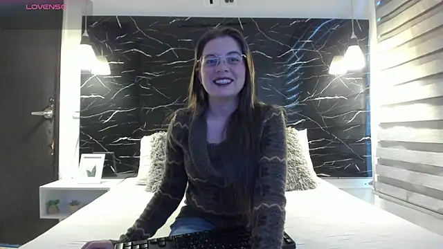 Snapshot of ZOE_LE chatting on 03.06.26 ZOE LE online show from 03.06.26