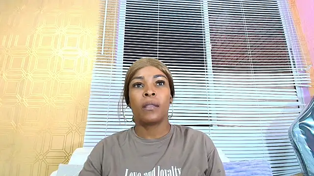 Snapshot of Layla_lell chatting on 05.08.26 Layla lell online show from 05.08.26