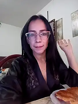 YaraDuartee online show from 10.15.25