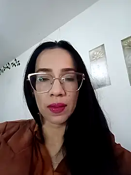 YaraDuartee online show from 11.04.25