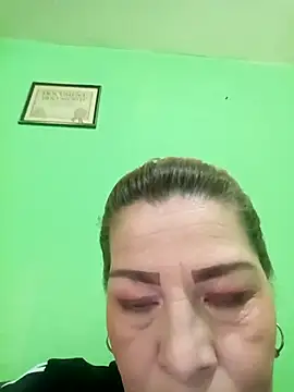 Snapshot of VANESSA__01 chatting on 10.29.25 VANESSA 01 online show from 10.29.25