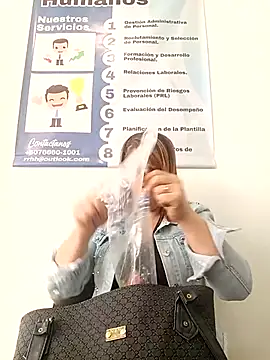 Snapshot of VANESSA__01 chatting on 12.20.25 VANESSA 01 online show from 12.20.25