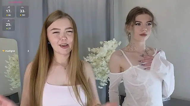 Snapshot of TwixieGuo chatting on 10.13.25 TwixieGuo online show from 10.13.25