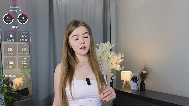 Snapshot of TwixieGuo chatting on 10.16.25 TwixieGuo online show from 10.16.25