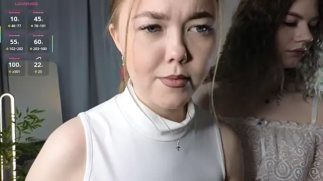 Snapshot of TwixieGuo chatting on 10.25.25 TwixieGuo online show from 10.25.25