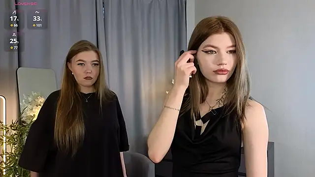 Snapshot of TwixieGuo chatting on 11.14.25 TwixieGuo online show from 11.14.25