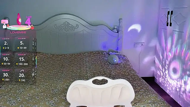 Snapshot of Juno-Ruirui chatting on 11.21.25 Juno-Ruirui online show from 11.21.25