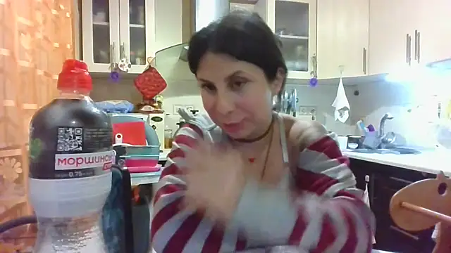 Snapshot of QueenMomyS chatting on 10.16.25 QueenMomyS online show from 10.16.25
