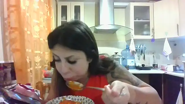 Snapshot of QueenMomyS chatting on 10.18.25 QueenMomyS online show from 10.18.25