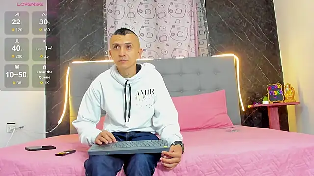 Snapshot of CharlotteAndSimon chatting on 02.18.26 CharlotteAndSimon online show from 02.18.26