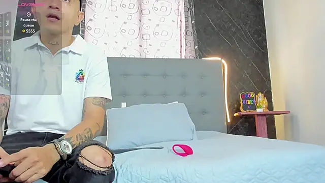 Snapshot of CharlotteAndSimon chatting on 02.23.26 CharlotteAndSimon online show from 02.23.26