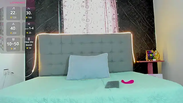 Snapshot of CharlotteAndSimon chatting on 03.03.26 CharlotteAndSimon online show from 03.03.26