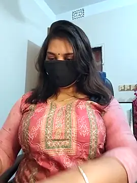 Snapshot of Queen_Homaira chatting on 12.15.25 Queen Homaira online show from 12.15.25