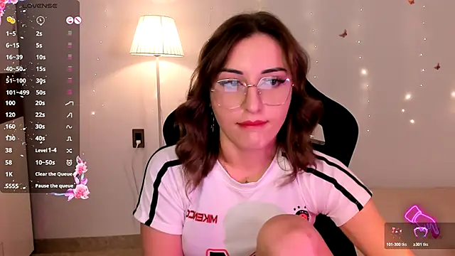 AmyVilvet  online show from 11.17.25