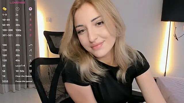 Snapshot of AmyVilvet_ chatting on 04.19.26 AmyVilvet online show from 04.19.26