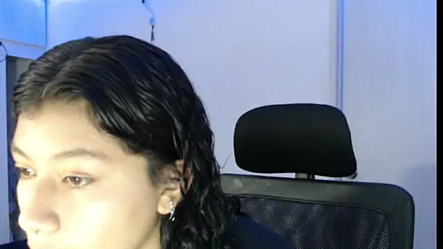 Snapshot of Ivonnybonn chatting on 10.21.25 Ivonnybonn online show from 10.21.25