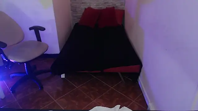 Snapshot of _ceeleste_cute_ chatting on 10.01.25 ceeleste cute online show from 10.01.25