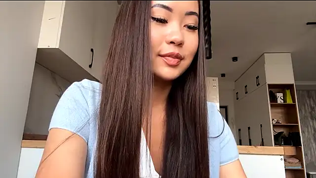 Ur neighbor Kira online show from 10.12.25